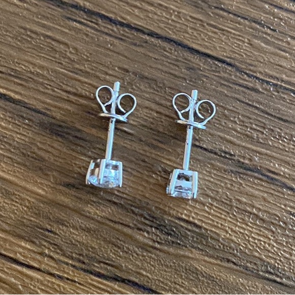 NIB Sterling Silver Moissanite Studs - Picture 6 of 10